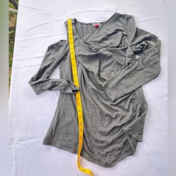 Vince Camuto Gray Asymmetrical Ruched Long Sleeve Top - Picture 3 of 5